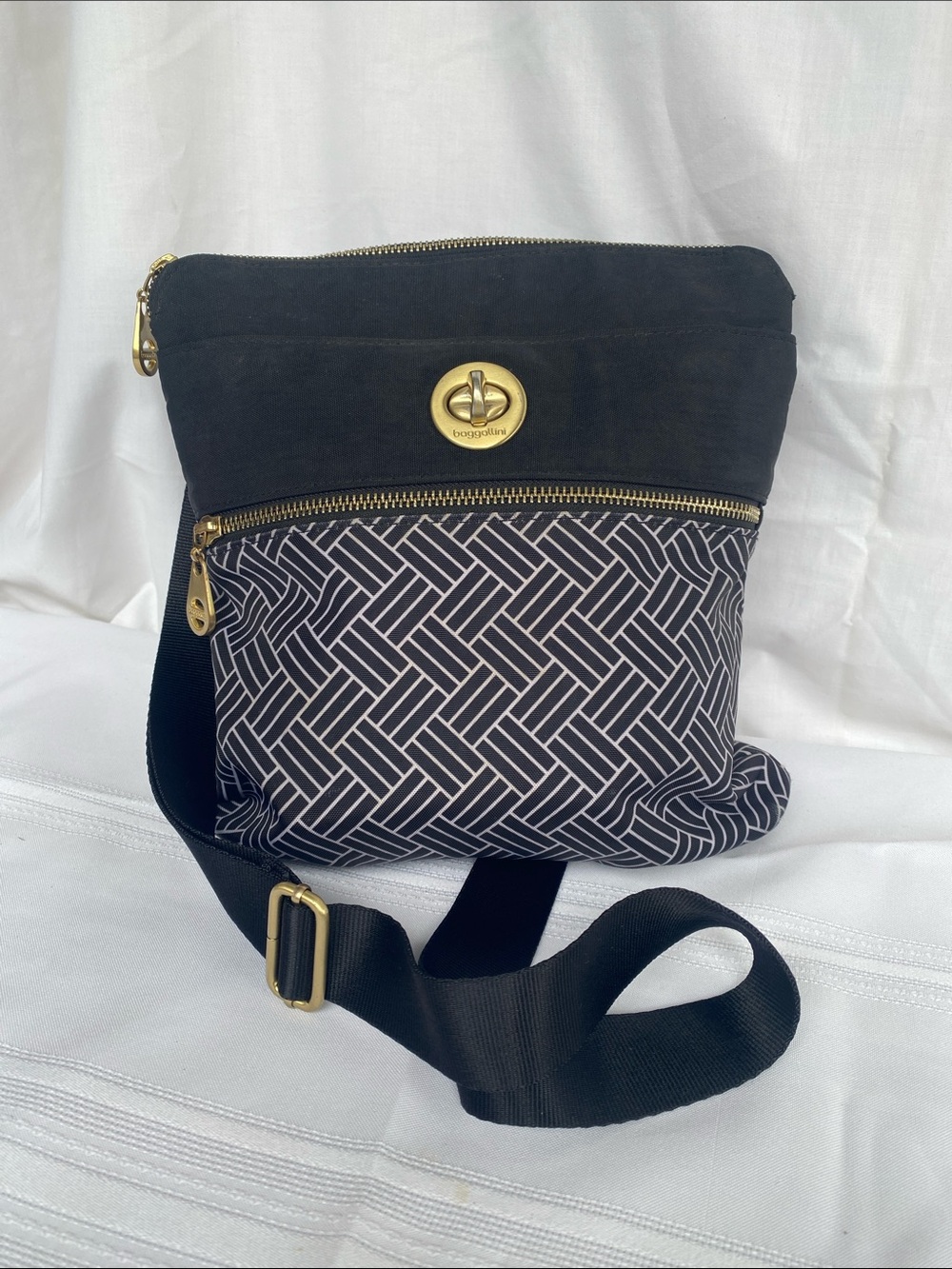 Baggallini Hanover Black Crossbody purse
